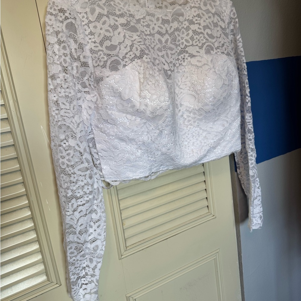 Chic White Lace Long Sleeve Crop Top